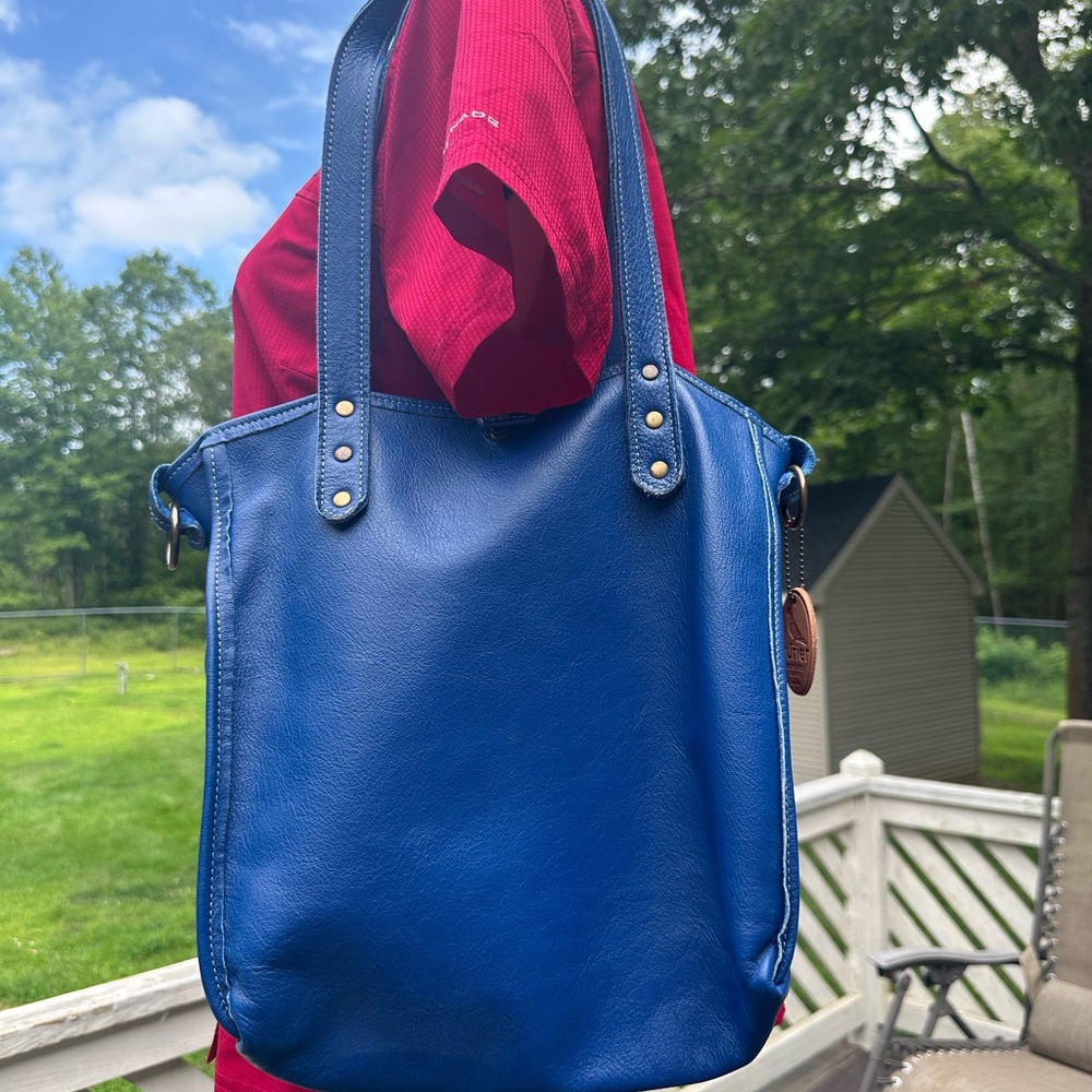 Kurier soft leather stylish tote